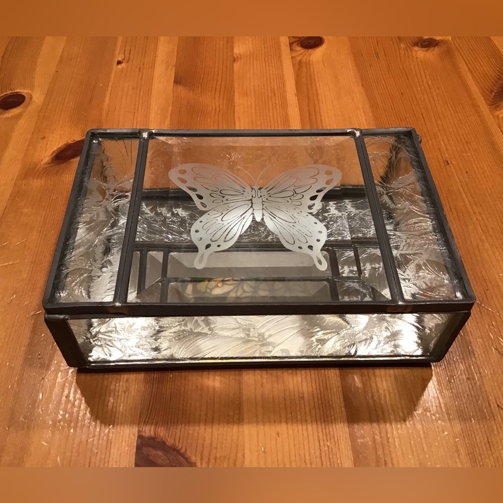 VINTAGE BEVELED GLASS BUTTERFLY JEWELRY TRINKET TREASURE BOX MIRRORED - Picture 3 of 14